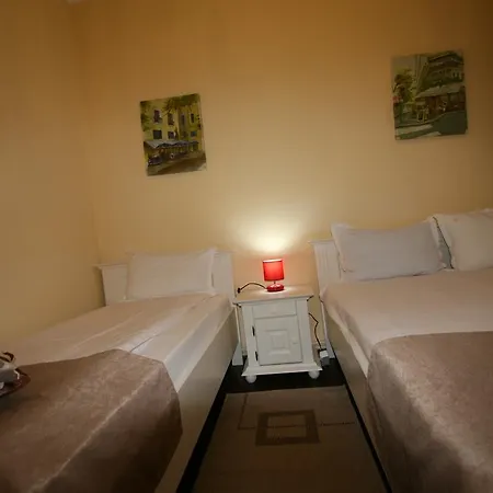 Hotel-hostel Mignon -private With Free Parking 招待所