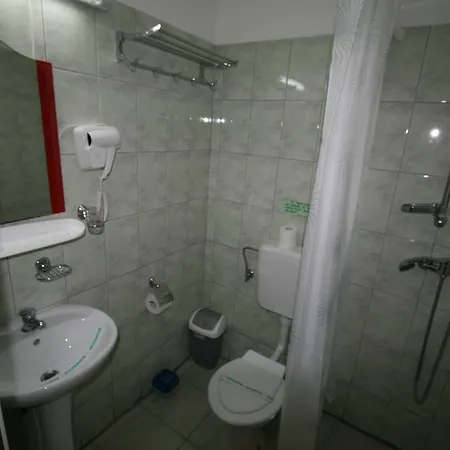 ゲストハウス Hotel-hostel Mignon -private With Free Parking 3*