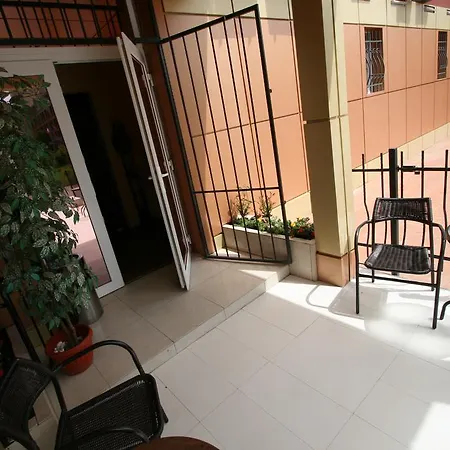 Hotel-hostel Mignon -private With Free Parking Pensiune