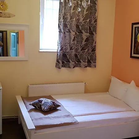 Pensiune Hotel-hostel Mignon -private With Free Parking